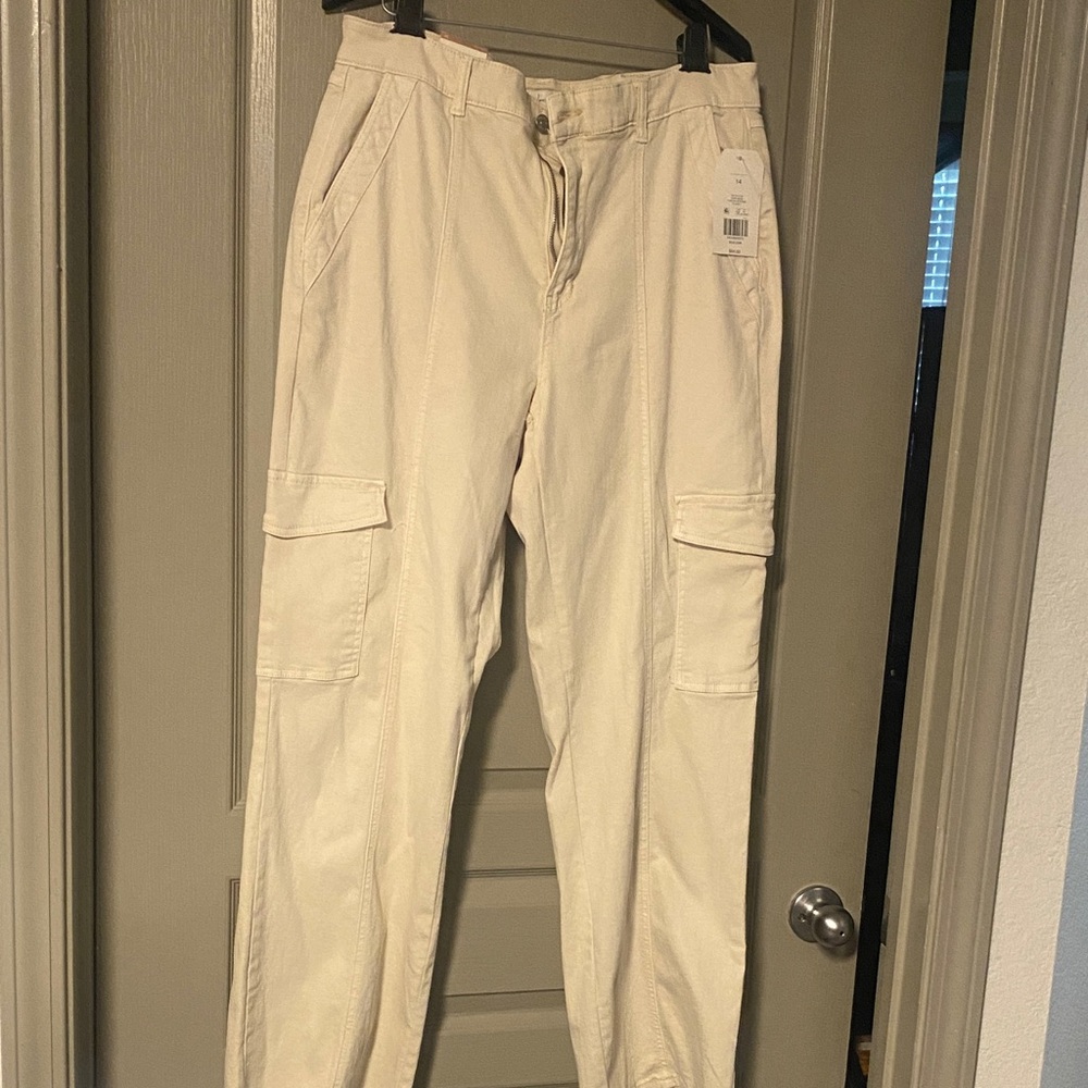 Wonderly women Cream Cargo Pants
